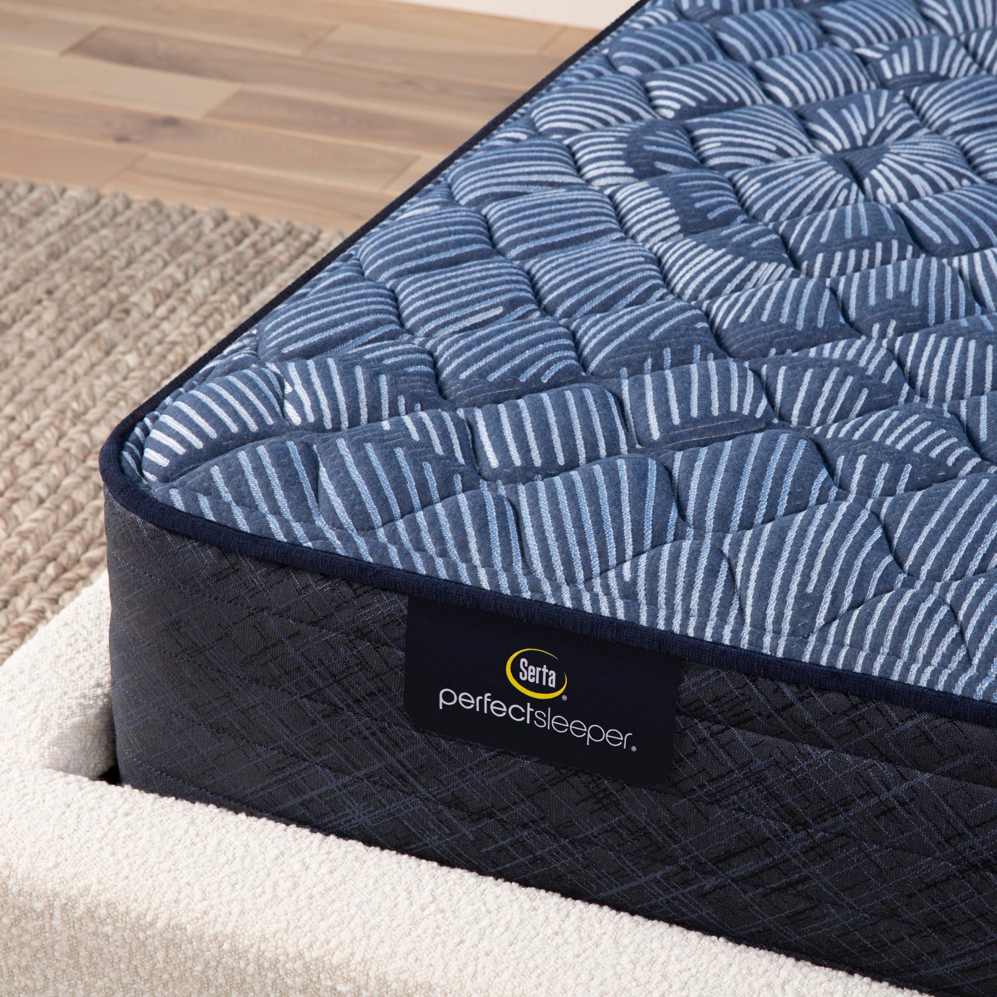 Corner detail of a Serta Perfect Sleeper extra firm mattress||feel: extra firm||level: ultimate
