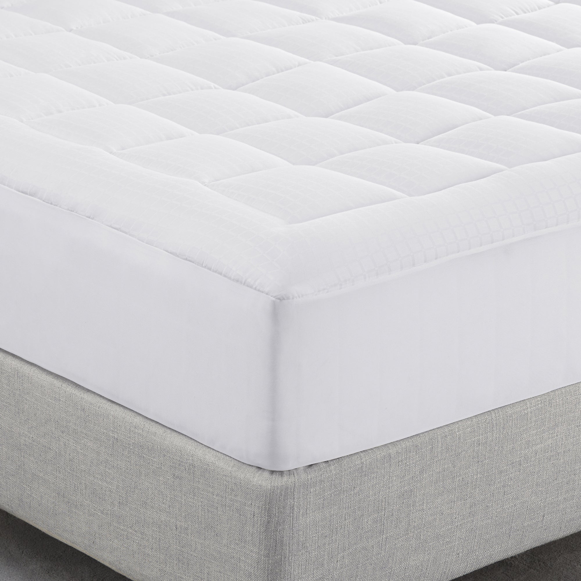 Close up corner of The Serta ComfortSure Mattress Pad on a mattress
