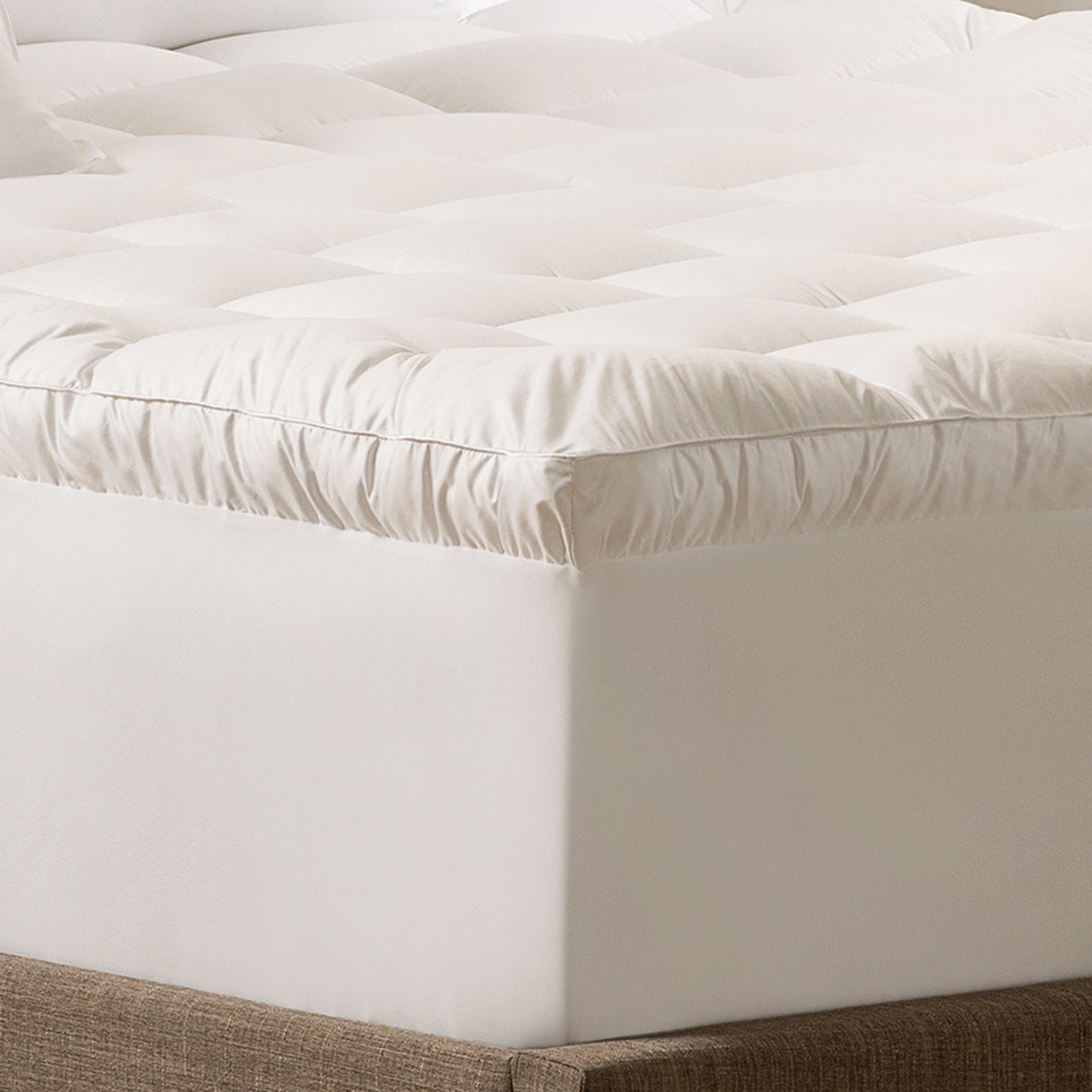 Serta Down Illusion Pillowtop Mattress Topper showing the corner of the mattress